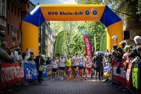 GVG-Frühlingslauf Frechen: Begeisterte Frechener feiern Frühlingsläufer bei Sonnenschein