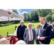 Bezirksgeschäftsführer Oliver Röhrs im Gespräch mit Innenminister Herbert Reul im Infobereich des Malteser Hilfsdiensts beim Tag der Sicherheit