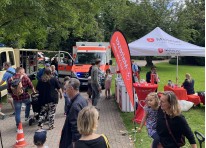 Neben dem Infostand der Malteser zogen ein Gerätewagen Sanität des Katastrophenschutzes und ein Rettungswagen das Publikum an