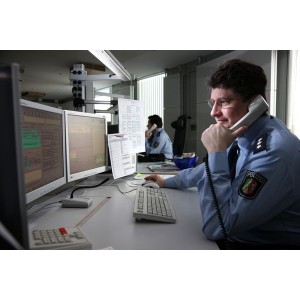 pol rek 171121 2 raubueberfall an bushaltestelle bergheim