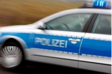 pol rek 180320 3 auto faehrt fussgaengerin an und fluechtet bergheim